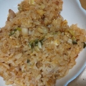 ごま油で食欲増進。キムチ炒飯